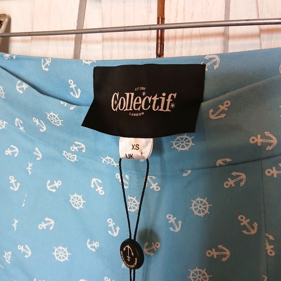 Collectif Gracie Nautical Blue Anchor Pinup Capris - XS - Picture 7 of 10